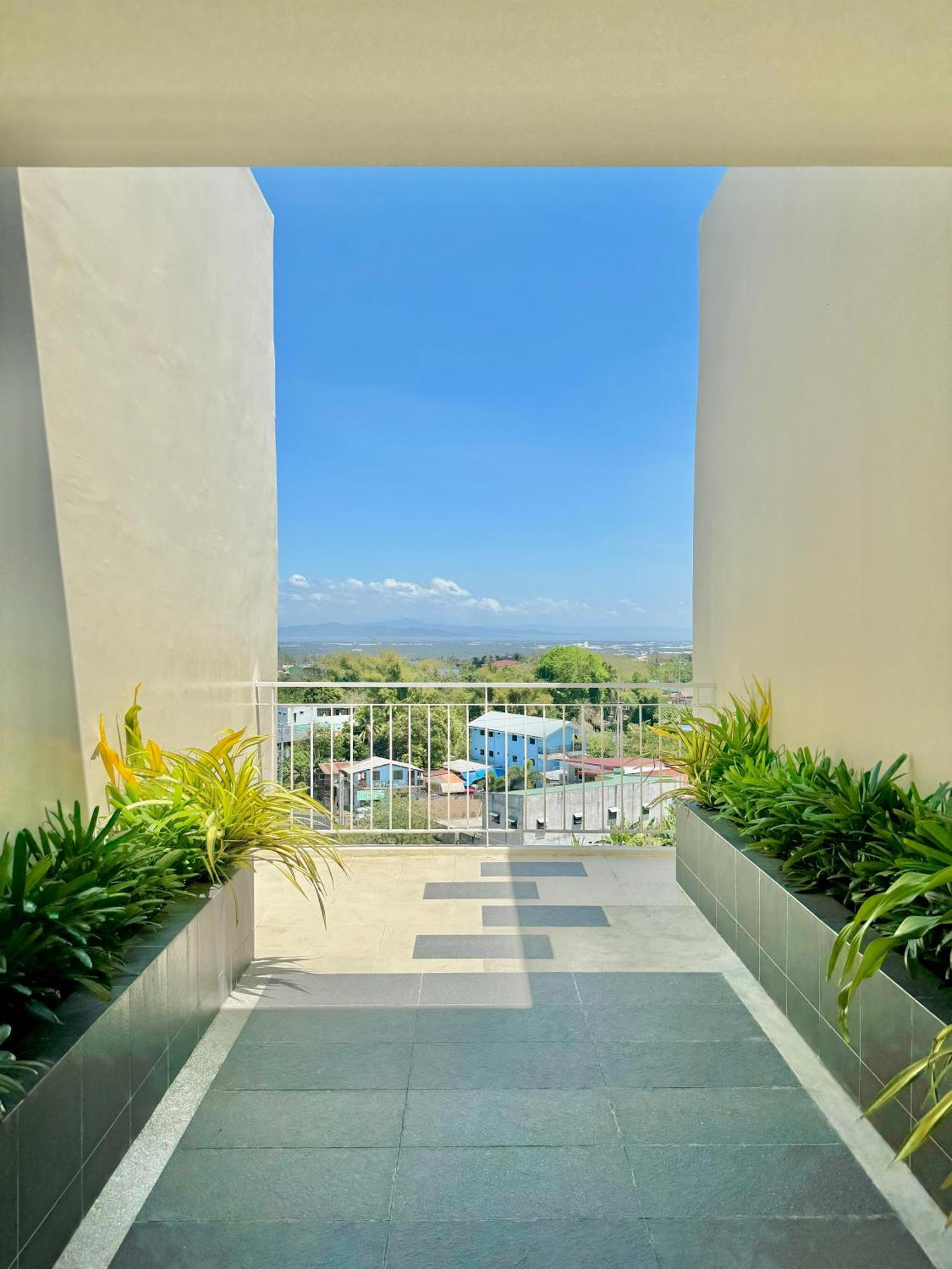 Fullerton Suites Puting Kahoy エクステリア 写真